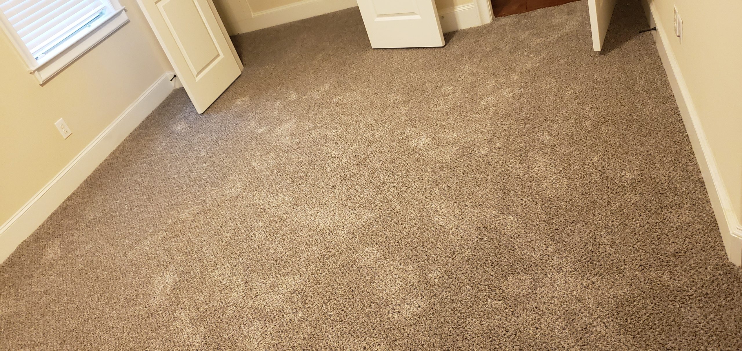 a brown carpet in a room